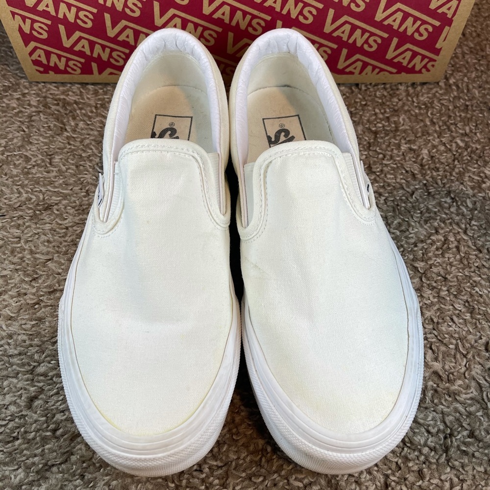 White Vans - Classic Silp-Ons